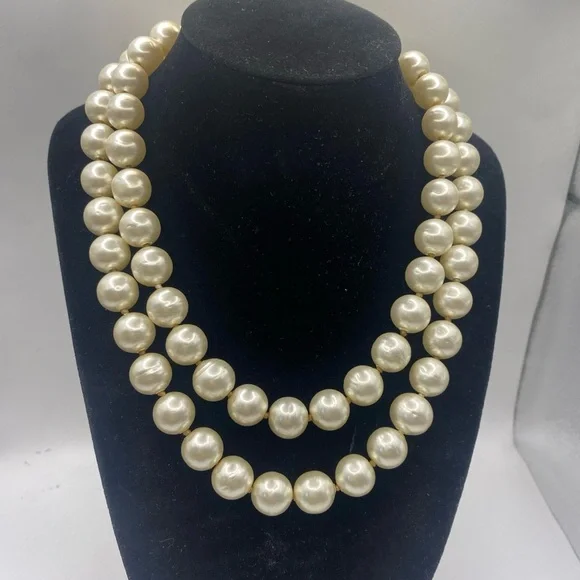 Vintage Chanel Two Strand Pearl 12mm Necklace W/Gripoix Clap - Picture 6 of 14